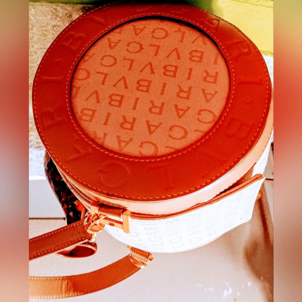 Bvlgari B-Zeto I Tan/Cream Logomania Cylinderical Made in Italy RV EAET Purse . - Picture 2 of 16